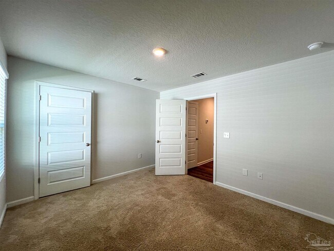 Building Photo - 5257 Peach Dr