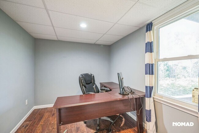 Building Photo - Spacious 3BR, with bonus room House in Law...