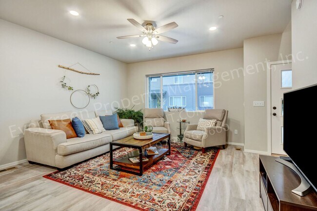 Building Photo - 3 bed, 3 bath in Fort Collins