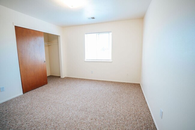 Building Photo - 1335 Q St