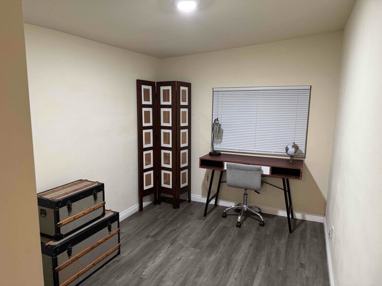 Building Photo - 43 N Grand Oaks Ave