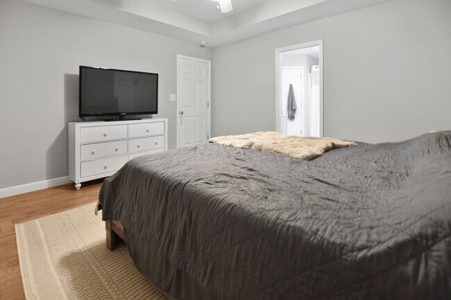 Building Photo - Pet Friendly Three Bedroom with Bonus!