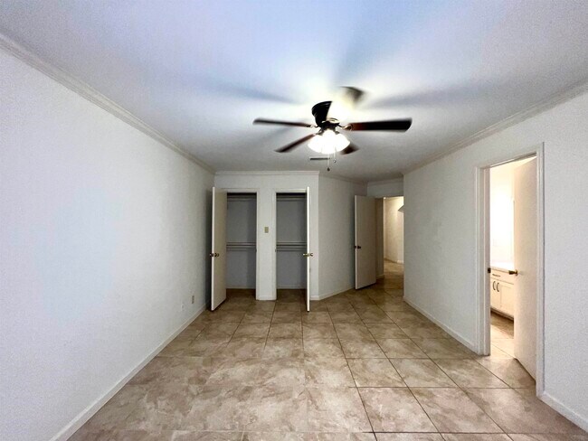 Building Photo - 601 St James Dr