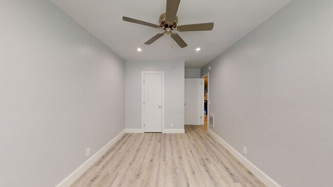 Building Photo - 730 S Serrano Ave