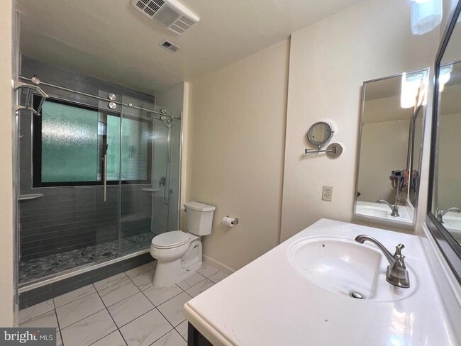 Building Photo - 8729 Sheridan Farms Ct