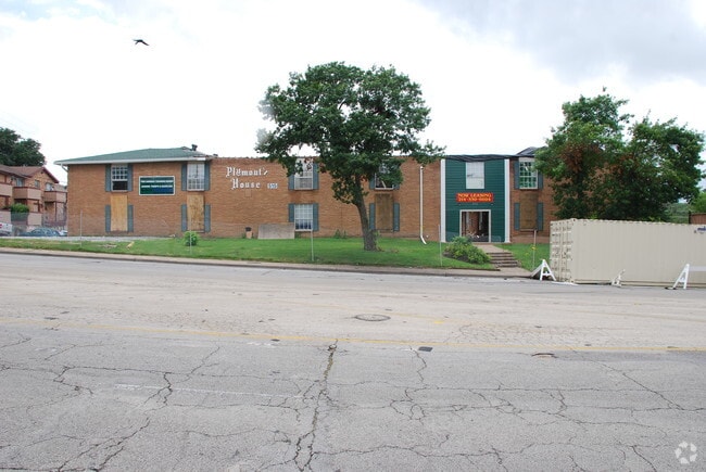 Primary Photo - Jim Qualia 7/2/2007 - 515 N Plymouth Rd