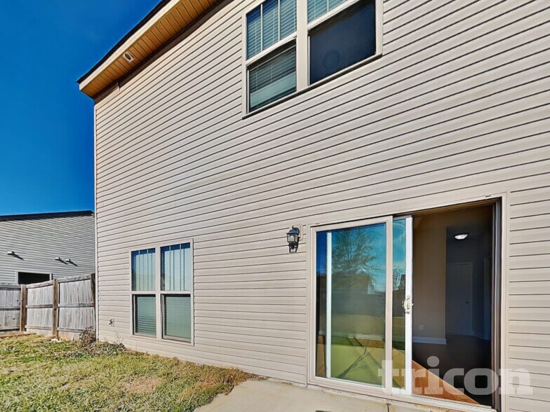 Building Photo - 667 Dandelion Row