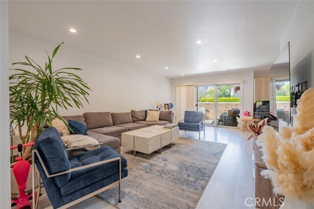 Building Photo - 4487 Colbath Ave