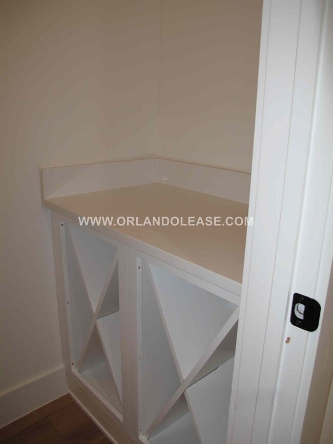 Building Photo - Beautiful 3/3.5 Townhome in the SODO area of Orlando