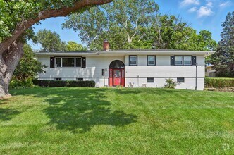 Building Photo - Spacious 4-Bedroom Home for Rent in Desira...