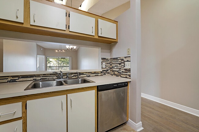 Building Photo - 605 Harbour Pointe Way