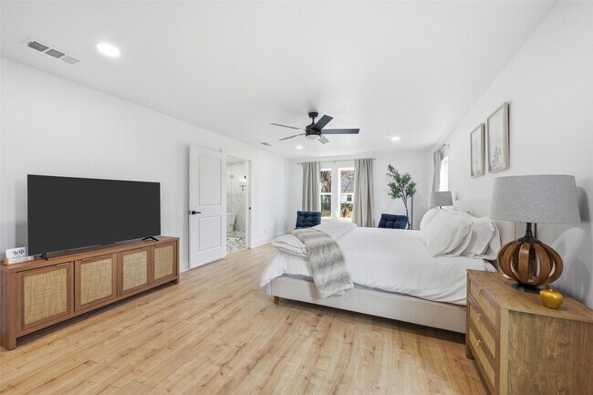 Building Photo - 508 W White Ave