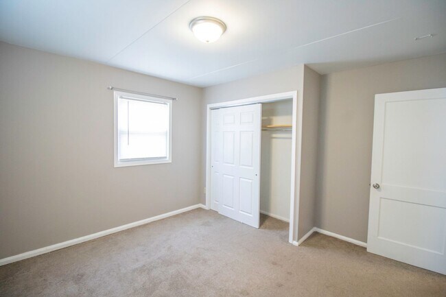 Building Photo - CENTRALLY LOCATED 2 BEDROOM HOME