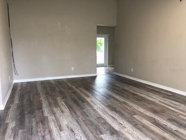 Building Photo - 127 Toluca Dr