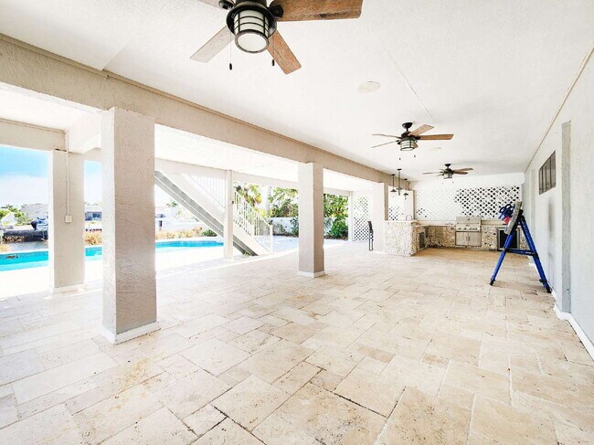 Building Photo - "3-Bed, 3-Bath Gem in New Port Richey with 2,233 Sq Ft of Living Space!"