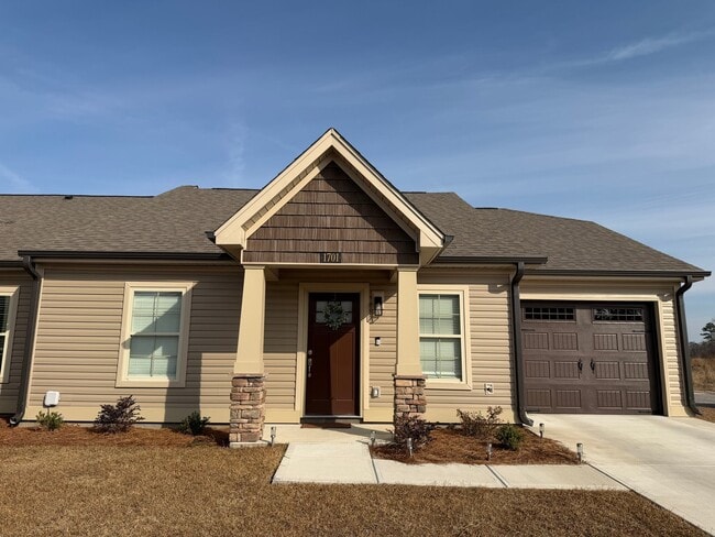 Building Photo - 1701 Tuxedo Junction Rd