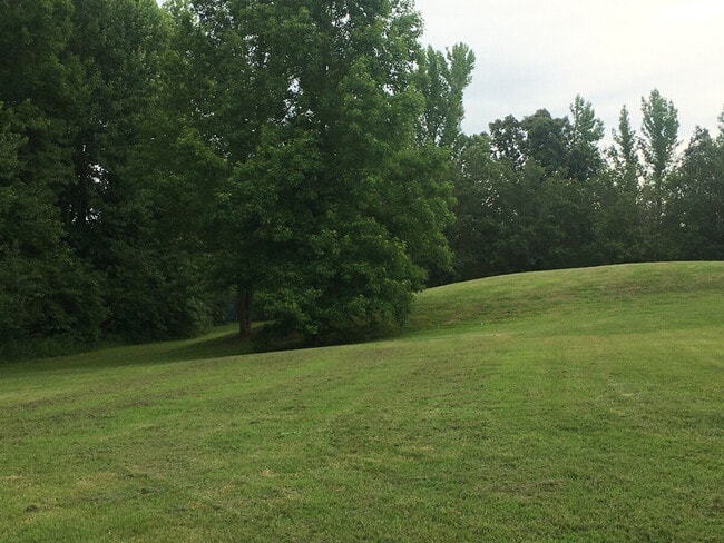 Building Photo - 175 Schools Dr