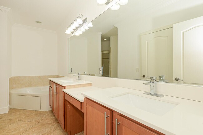 Building Photo - 3944 Sabal Way