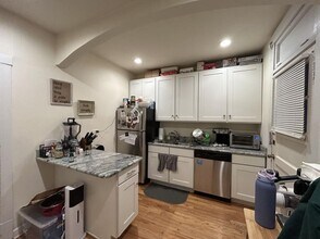 Building Photo - 1 bedroom in Chicago IL 60625