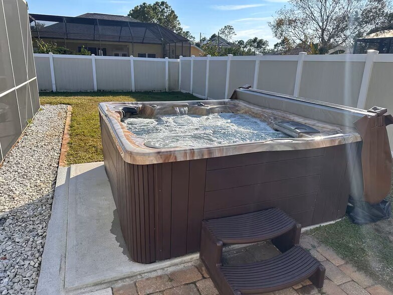 Hot Tub - 12 Fircrest Ln