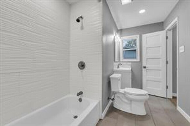 Building Photo - 4600 Cedar Mountain Dr