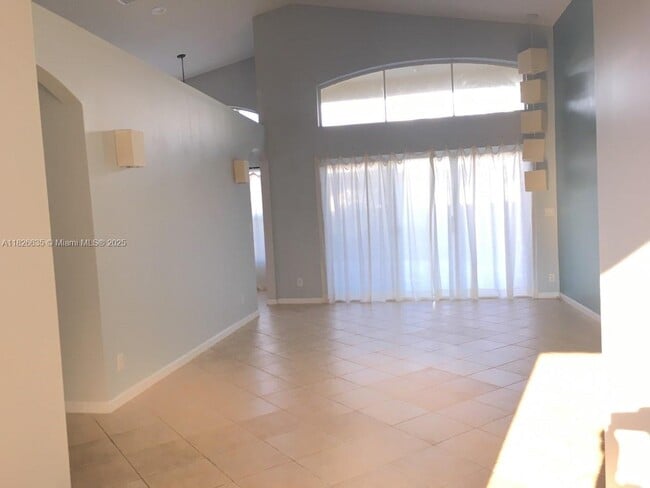 Building Photo - 743 SW 190th Ave