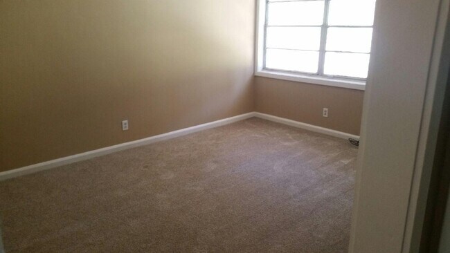 Building Photo - **UPCOMING**East Columbus 3 Bedroom / 1 Bathroom Home for Rent***