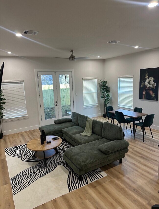 Building Photo - 4513 Reed Rd