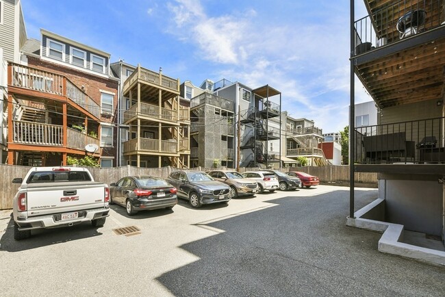 Building Photo - 264 Athens St