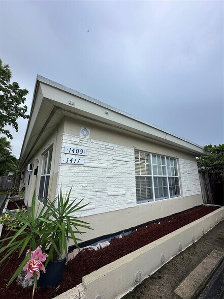 Building Photo - 1409 NW 2nd Ave