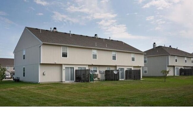 Building Photo - South Garden Townhomes