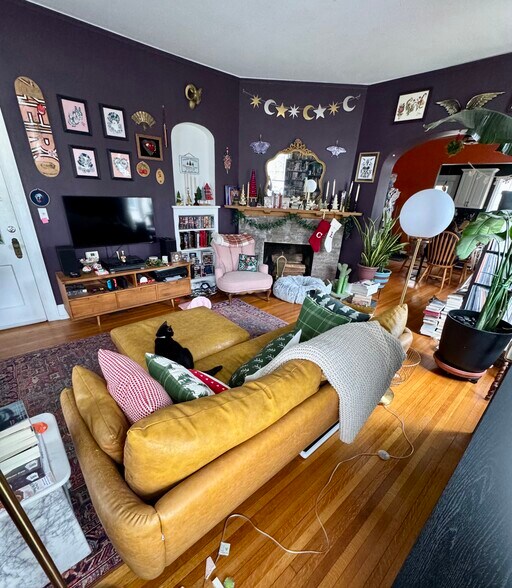 Building Photo - 609 East Walnut Street