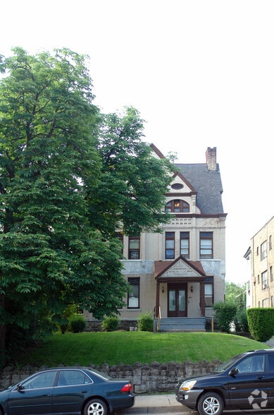 Building Photo - 4930 Centre Ave