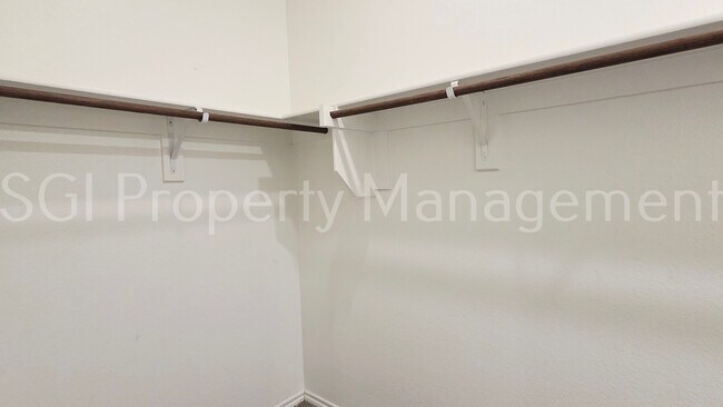 Building Photo - 1212 Bronze Ln