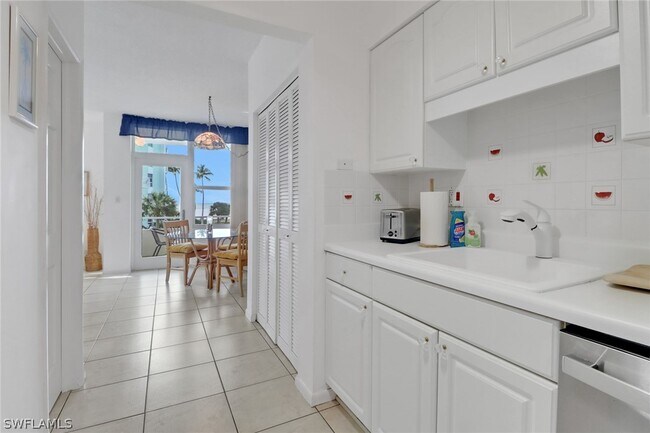 Building Photo - 220 Seaview Ct