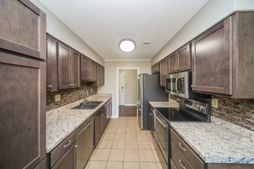 Building Photo - 5180 Plum Tree Dr