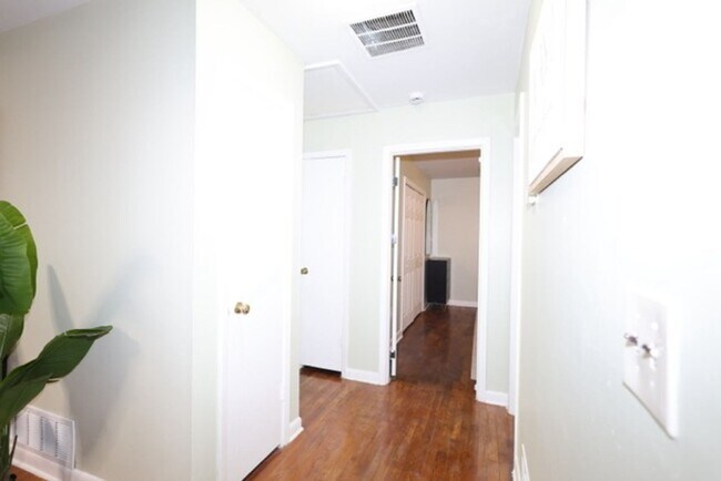 Building Photo - Move-in Ready Condo for Rent!