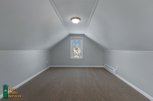 Building Photo - 3 Bedroom Home in Robbinsdale