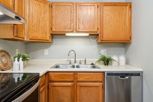 Building Photo - 810 W Laurel St