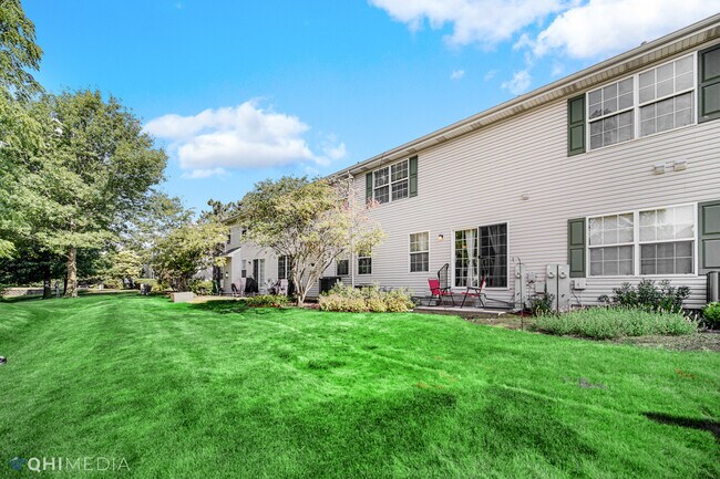 Building Photo - 2492 Stoughton Cir