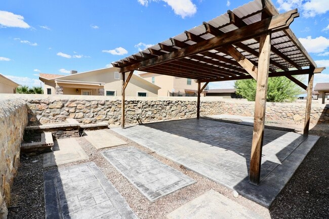 Building Photo - 3817 Loma Cortez Dr