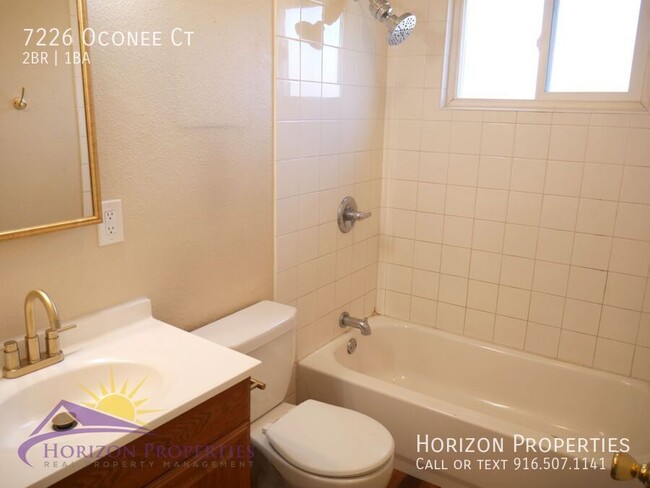 Building Photo - 2 Bed 1 Bath 827 Sq. Ft. Citrus Heights Du...