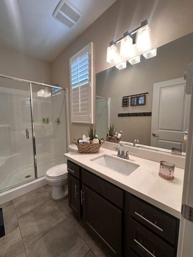 Building Photo - Stylish 4BR/3BA Home in Rosetta Canyon wit...