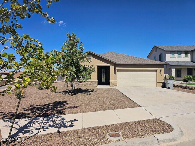 Building Photo - 7565 Wolf Creek Dr