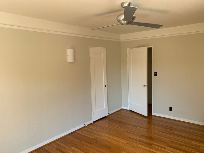 Building Photo - Terrific and Spacious Two Bedroom Westside...
