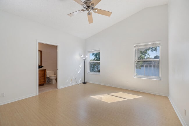Building Photo - 3800 Woodfield Dr