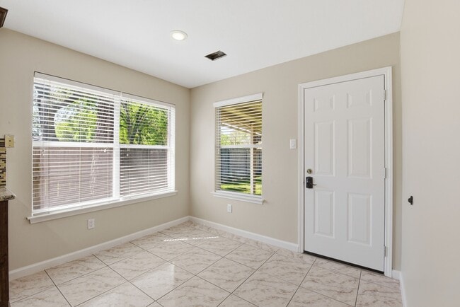 Building Photo - 8515 Leafdale Dr