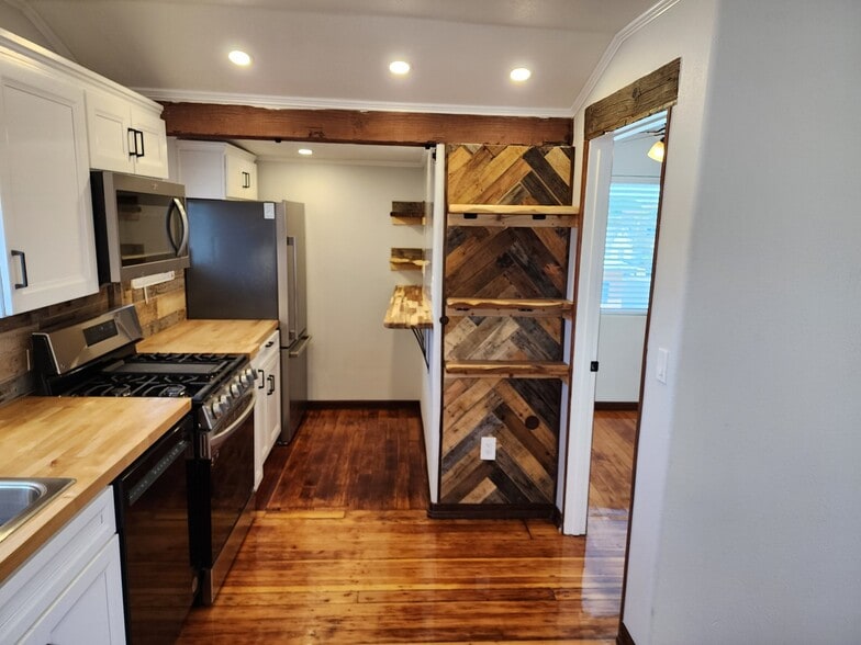 Building Photo - 3684 43rd St