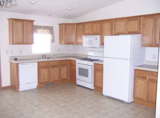 Building Photo - 3 Bed 2 Bath Duplex in Milliken with Overs...