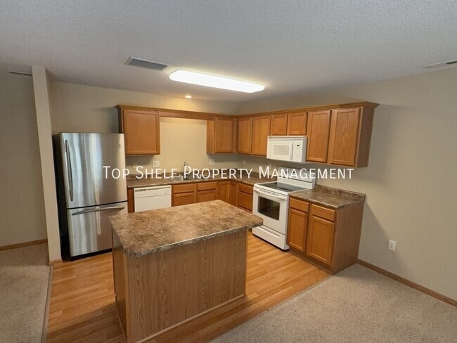 Building Photo - 355 NE Olivewood